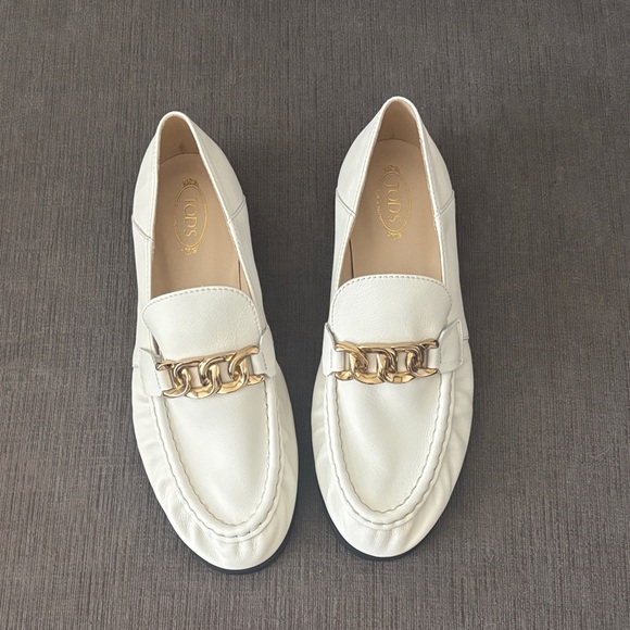 Tod's Shoes - NWOB Tod’s loafers with gold chain detail